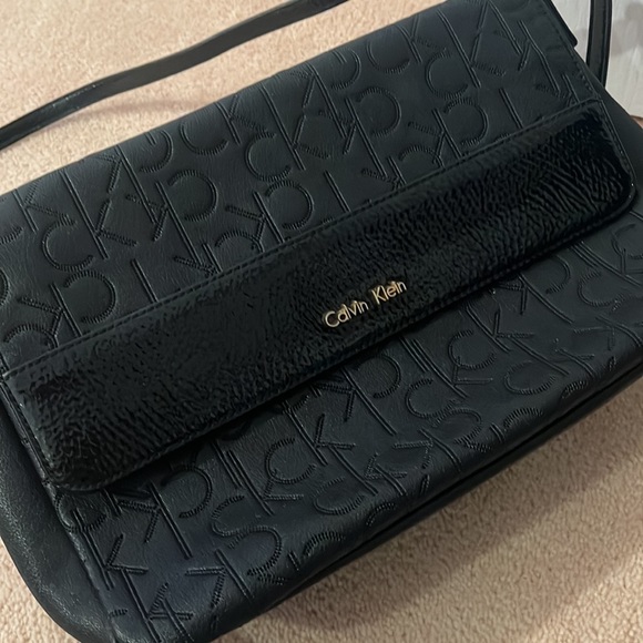 Calvin Klein bag, classy and very lightweight with leather material. - Picture 6 of 6